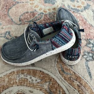 Hey Dude Men’s size 9 shoes.